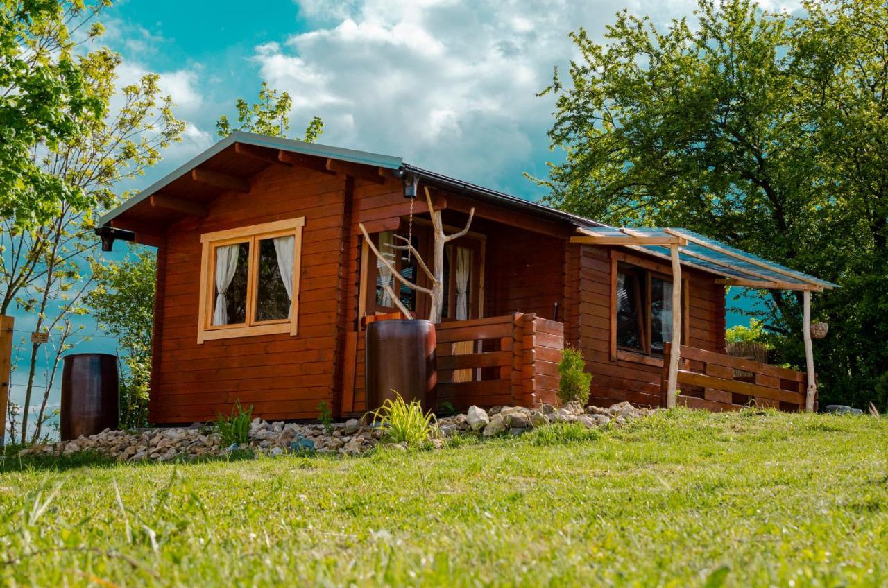 Вілла Cozy Wood Hut On The Farm Trebivlice Екстер'єр фото