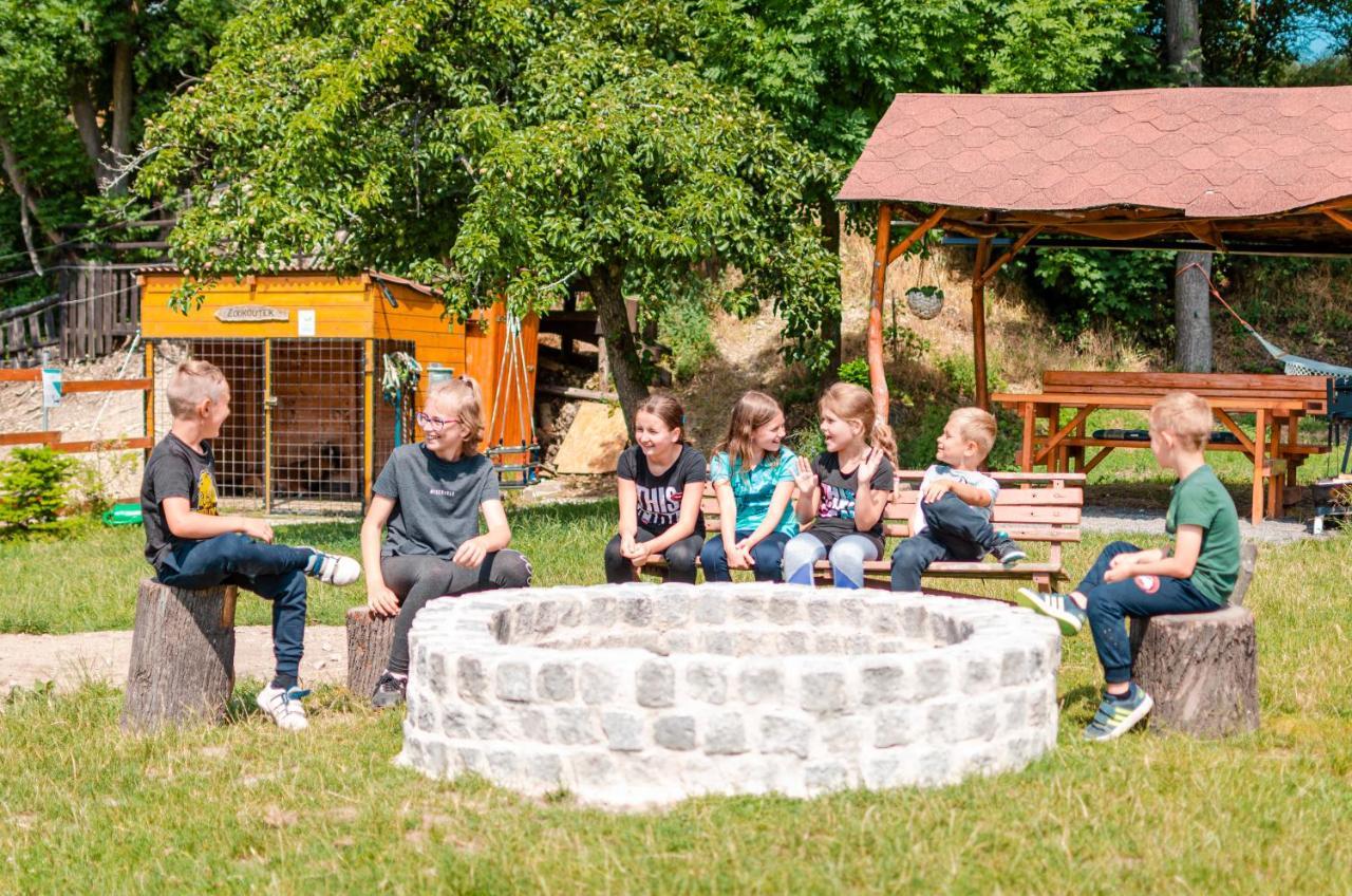 Вілла Cozy Wood Hut On The Farm Trebivlice Екстер'єр фото