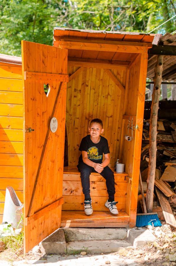 Вілла Cozy Wood Hut On The Farm Trebivlice Екстер'єр фото