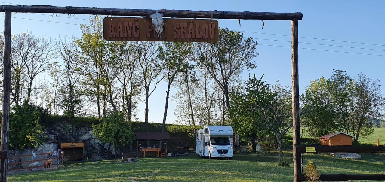 Вілла Cozy Wood Hut On The Farm Trebivlice Екстер'єр фото