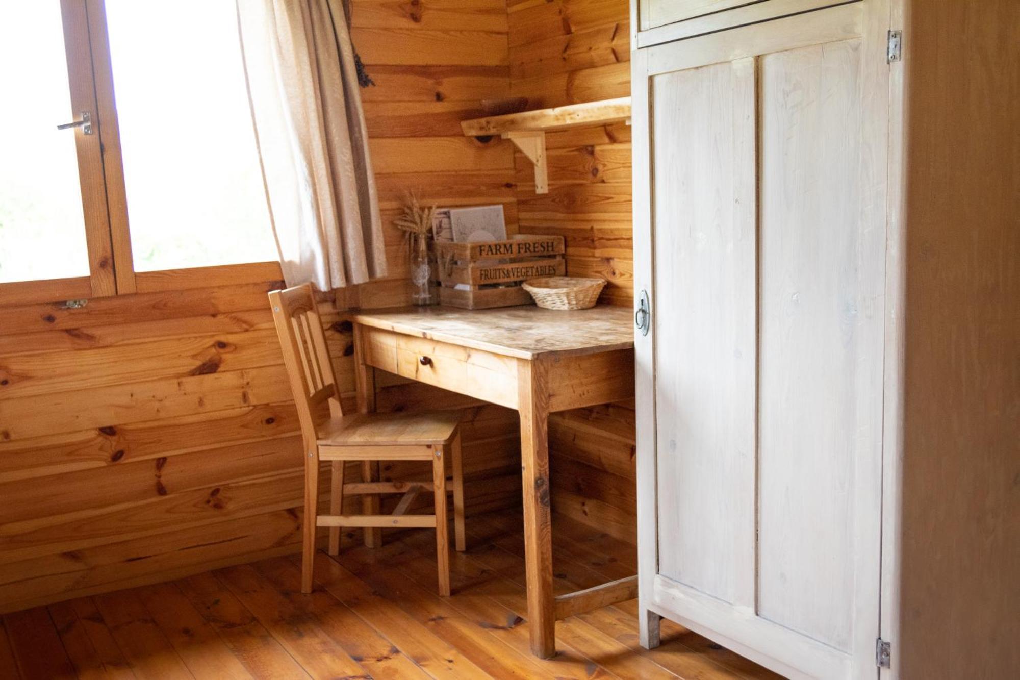 Вілла Cozy Wood Hut On The Farm Trebivlice Екстер'єр фото